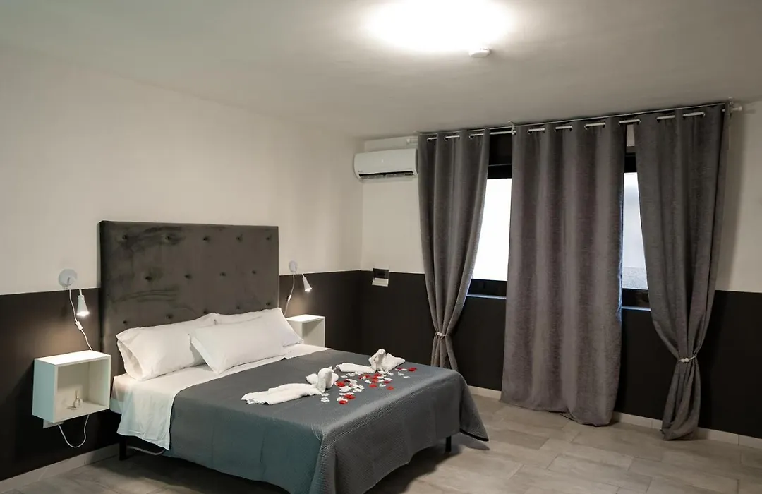 B&B Small Luxury Napoli Centrale-1